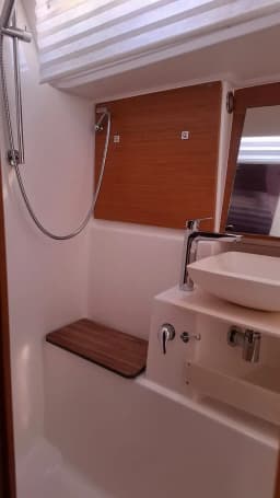 Dufour 430 in Sicily / Furnari / Marina Portorosa thumbnail 5