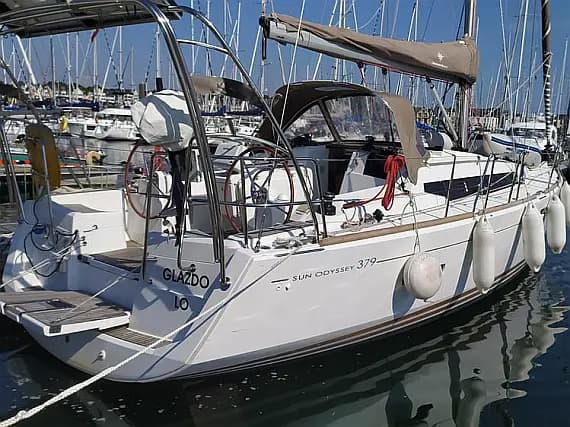 Sun Odyssey 379 in Arzon / Port du Crouesty - Photo 1
