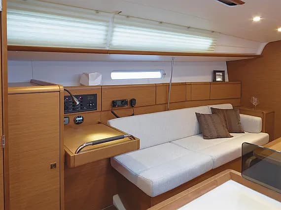 Sun Odyssey 379 in Arzon / Port du Crouesty - Photo 3