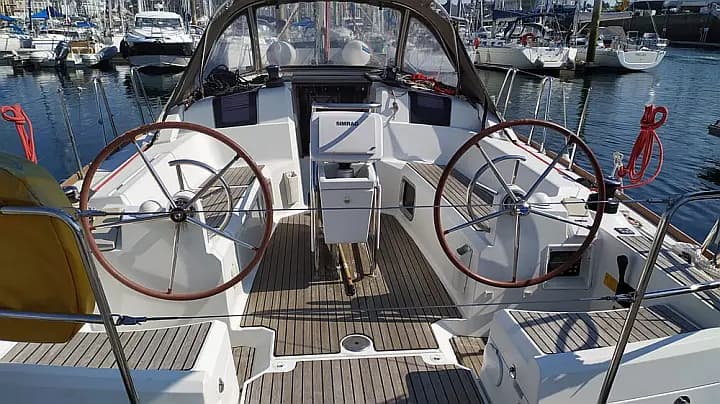 Sun Odyssey 379 in Arzon / Port du Crouesty - Photo 4