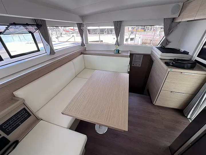 Lagoon 40 in Skopelos / Loutraki Harbour - Photo 4