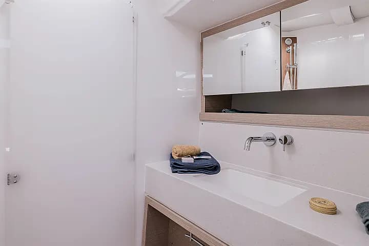 Dufour 470 in Athens / Alimos Marina - Photo 4