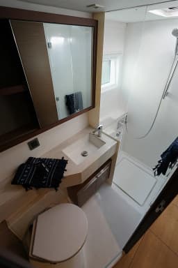 Lagoon 46 in Salerno thumbnail 13