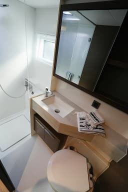Lagoon 46 in Salerno thumbnail 20