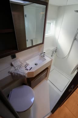 Lagoon 46 in Salerno thumbnail 5