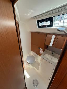Bavaria C46 in Lavrion Main Port thumbnail 14