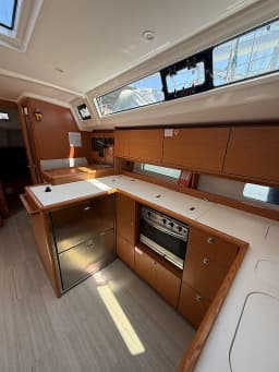 Bavaria C46 in Lavrion Main Port thumbnail 15