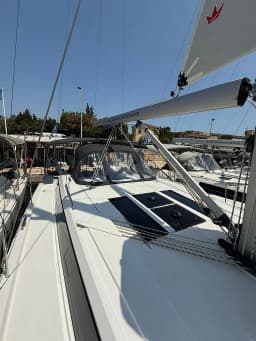 Bavaria C46 in Lavrion Main Port thumbnail 18