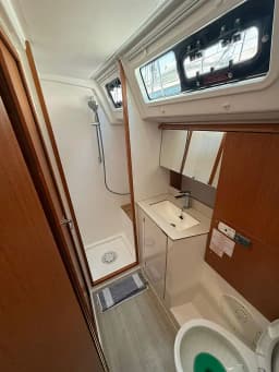 Bavaria C46 in Lavrion Main Port thumbnail 6