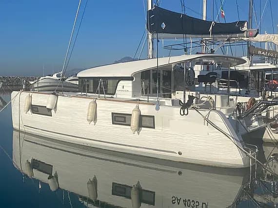 Lagoon 40 in Salerno / Marina d'Arechi - Photo 1