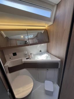 Oceanis 47 in Athens / Alimos Marina thumbnail 11