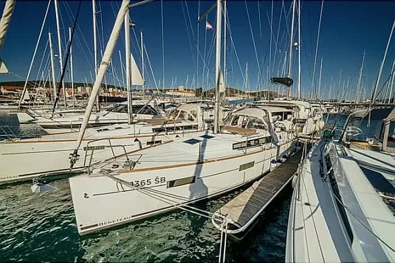 Oceanis 38 in Šibenik / D-Marin Marina Mandalina - Photo 1