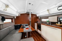 Oceanis 38 in Šibenik / D-Marin Marina Mandalina thumbnail 8