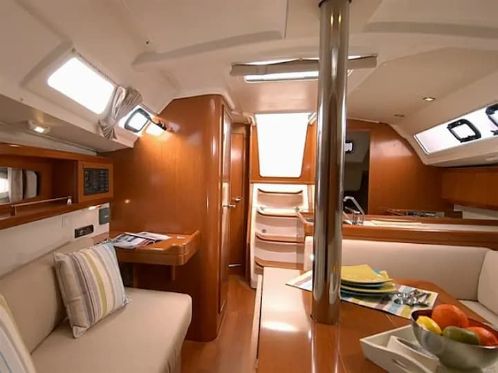 Oceanis 34 in Altefähr Harbor - Photo 4