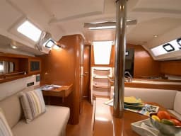 Oceanis 34 in Altefähr Harbor thumbnail 3