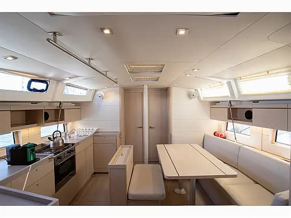 Oceanis 46.1 in Sicily / Capo d'Orlando Marina - Photo 3