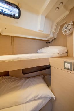 Oceanis 46.1 in Sicily / Capo d'Orlando Marina thumbnail 20