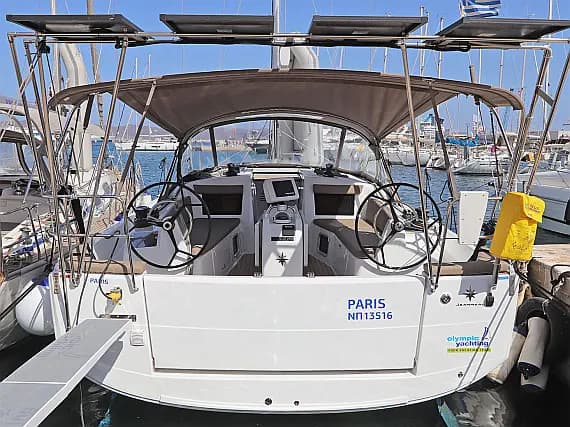 Sun Odyssey 410 in Lavrion Main Port - Photo 1