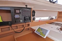 Sun Odyssey 410 in Lavrion Main Port thumbnail 12