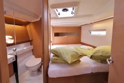 Sun Odyssey 410 in Lavrion Main Port thumbnail 5