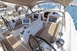 Sun Odyssey 410 in Lavrion Main Port thumbnail 7