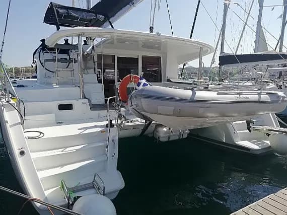 Lagoon 400 S2 in Lavrion Main Port - Photo 1