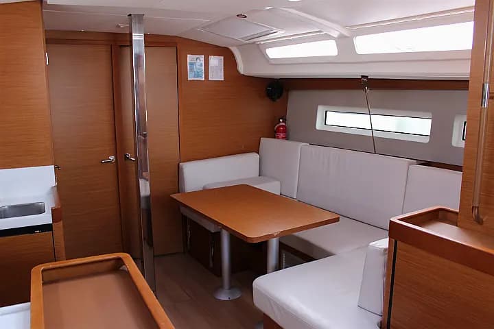 Sun Odyssey 440 in Saint Martin / Marigot / Marina Fort Louis - Photo 5