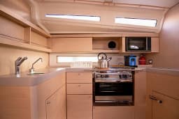 Oceanis 40.1 in Salerno / Marina d'Arechi thumbnail 10