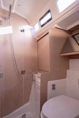 Oceanis 40.1 in Salerno / Marina d'Arechi thumbnail 15