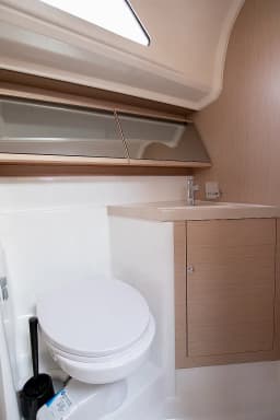 Oceanis 40.1 in Salerno / Marina d'Arechi thumbnail 16