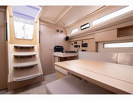 Oceanis 40.1 in Salerno / Marina d'Arechi - Photo 3