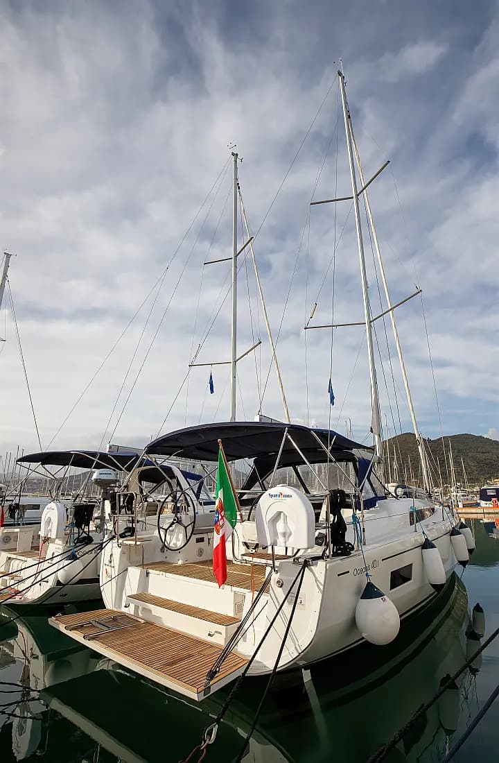 Oceanis 40.1 in Salerno / Marina d'Arechi - Photo 4