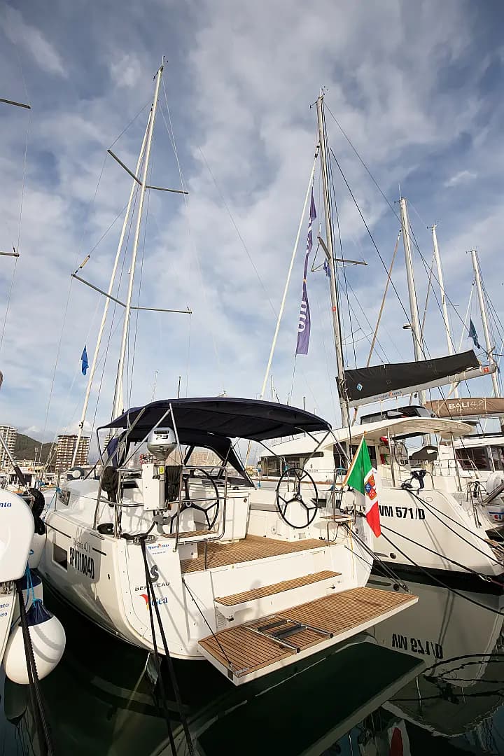 Oceanis 40.1 in Salerno / Marina d'Arechi - Photo 5