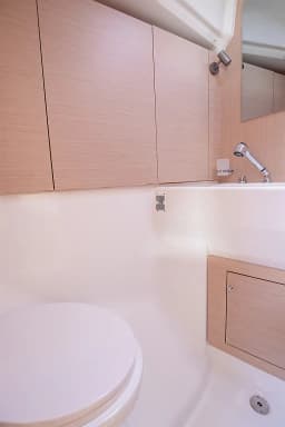 Oceanis 40.1 in Salerno / Marina d'Arechi thumbnail 9