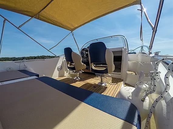 Deck plan of Galeon Galia 630 in Mali Lošinj / Marina Lošinj