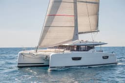 Astréa 42 in Fethiye / Yacht Classic Hotel thumbnail 15