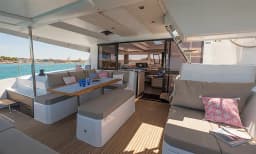 Astréa 42 in Fethiye / Yacht Classic Hotel thumbnail 4