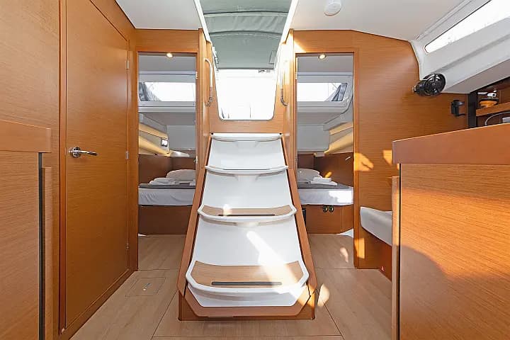 Sun Odyssey 440 in Athens / Alimos Marina - Photo 4