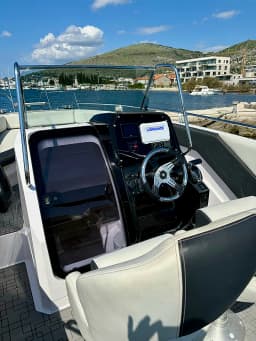 Arrow Abaris 23 in Trogir City Port thumbnail 13