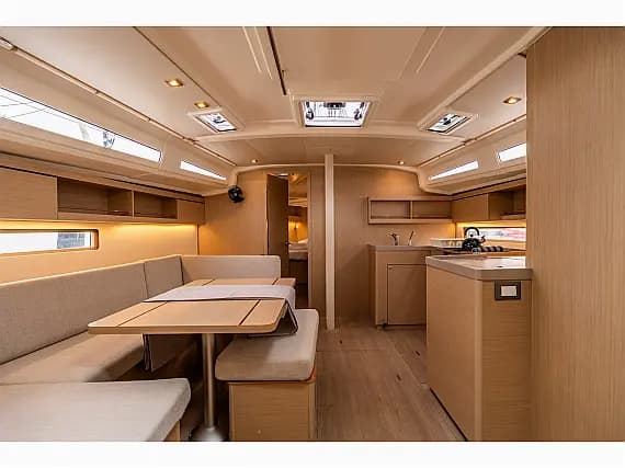Oceanis 40.1 in Salerno / Marina d'Arechi - Photo 3