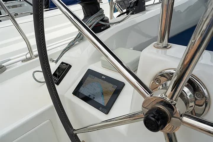 Oceanis 40.1 in Salerno / Marina d'Arechi - Photo 4