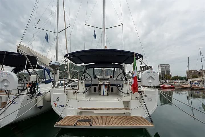 Oceanis 40.1 in Salerno / Marina d'Arechi - Photo 5