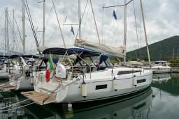 Oceanis 40.1 in Salerno / Marina d'Arechi thumbnail 5