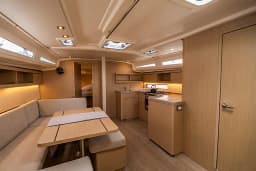 Oceanis 40.1 in Salerno / Marina d'Arechi thumbnail 8