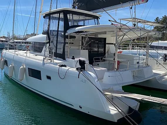 Lagoon 42 in Lavrion Main Port - Photo 1