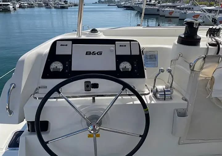 Lagoon 42 in Lavrion Main Port - Photo 5