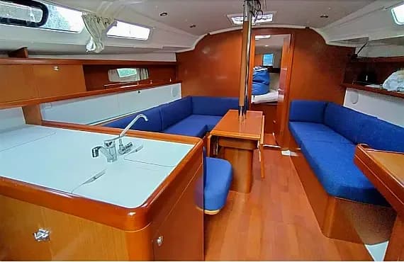 Oceanis 37 in Saint-Quay-Portrieux / Port d'Armor - Photo 3