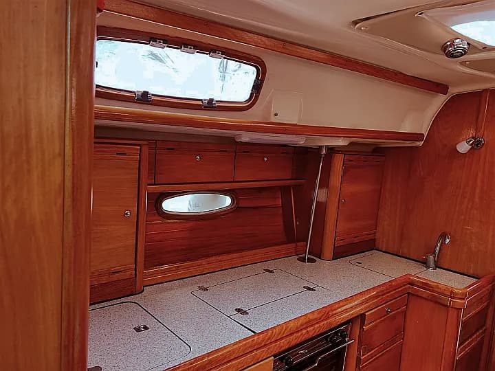 Bavaria C38 in Lefkada / Vliho Yacht Club - Photo 4