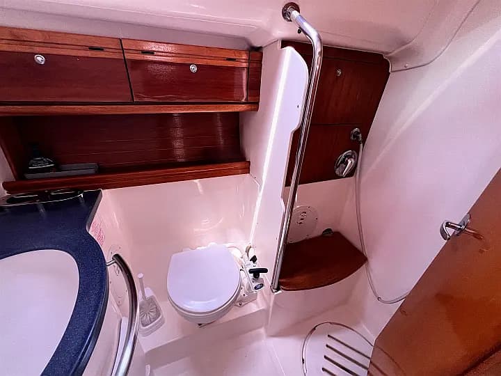 Bavaria C38 in Lefkada / Vliho Yacht Club - Photo 5