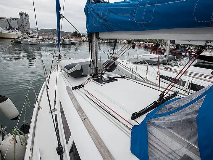 Sun Odyssey 36i in Volos / Port of Volos - Photo 5